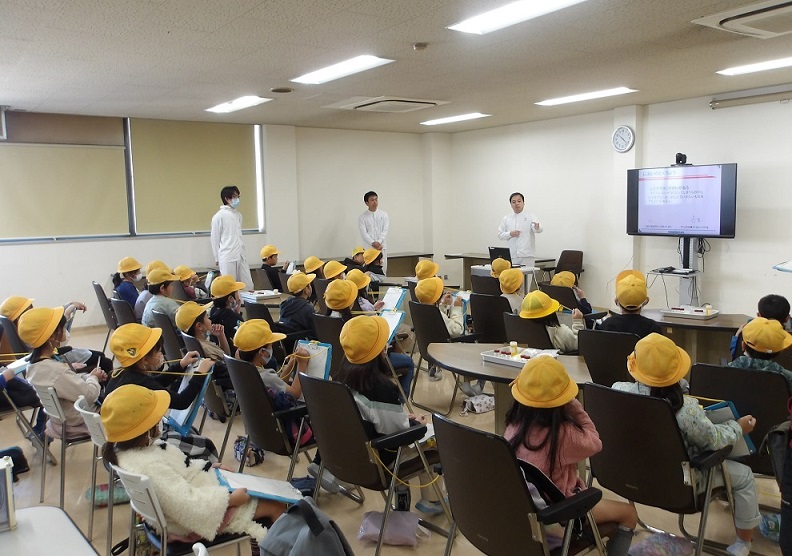 【CSR】茨木市立耳原小学校２年生「まちたんけん」への協力（社会の一員として）